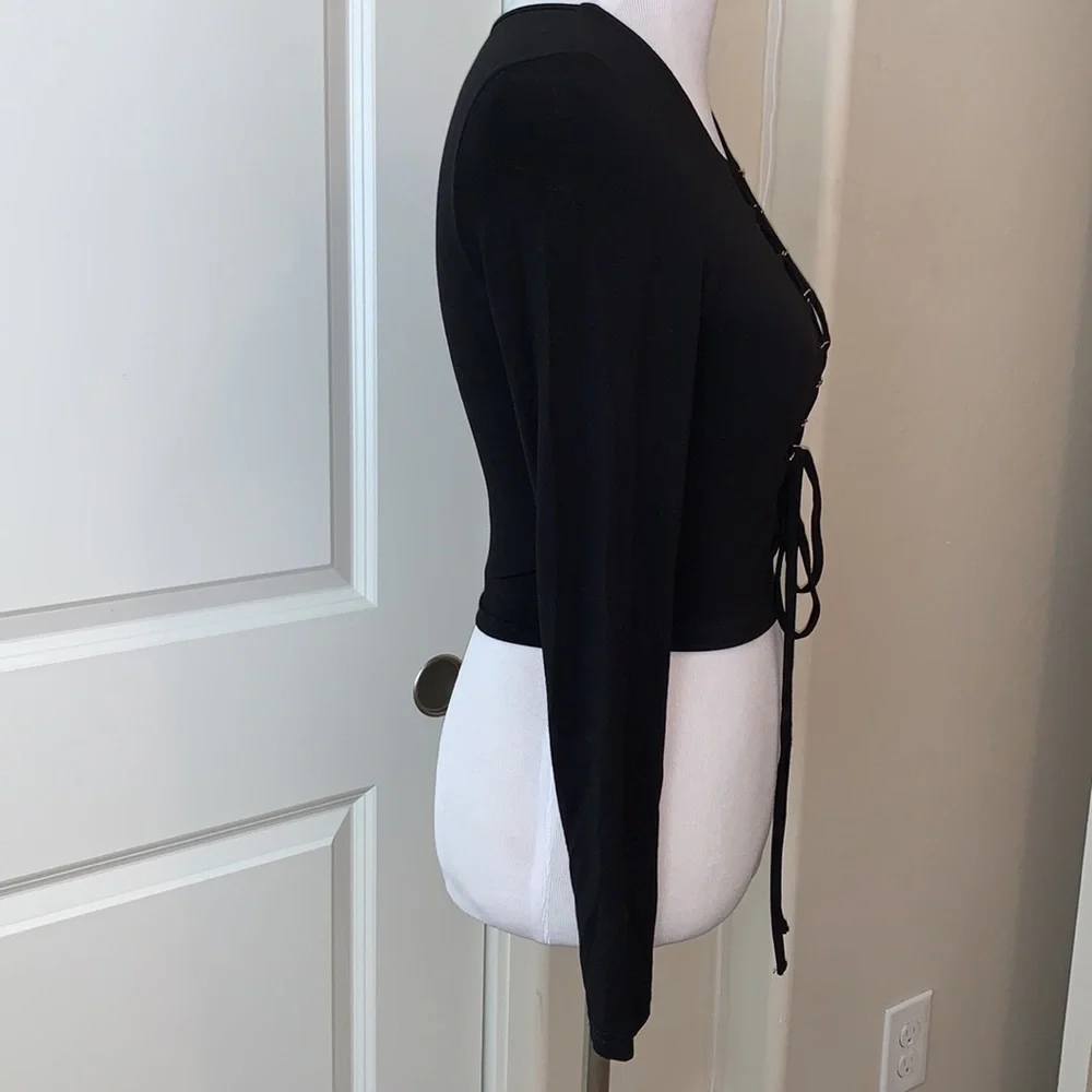 FOREVER 21 BRAND NEW SIZE SMALL BEAUTIFUL LONG SLEEVE CROP TOP - Picture 6 of 10